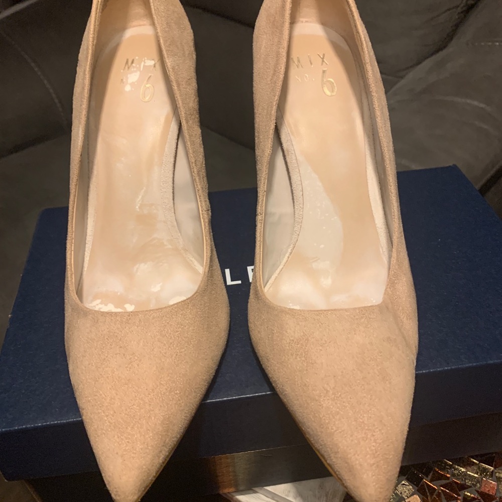 Beige suede pointy toe heels